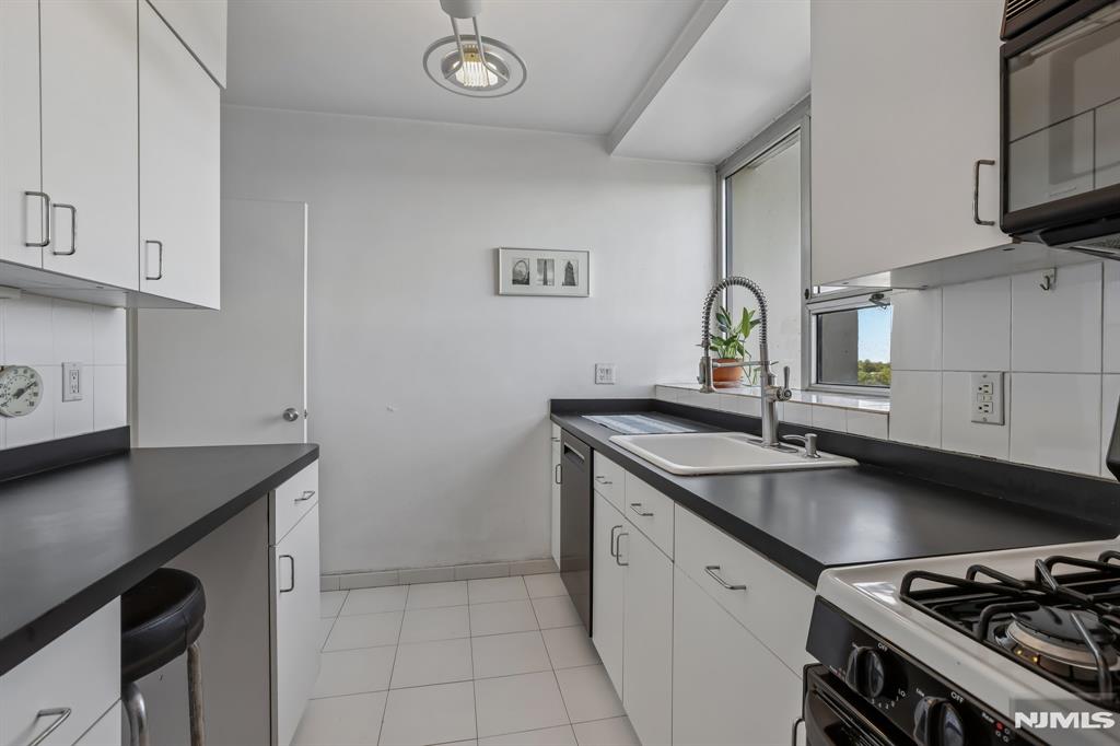 3 Horizon Road, Unit 1021 Fort Lee, NJ 07024 - Photo 12 of 20