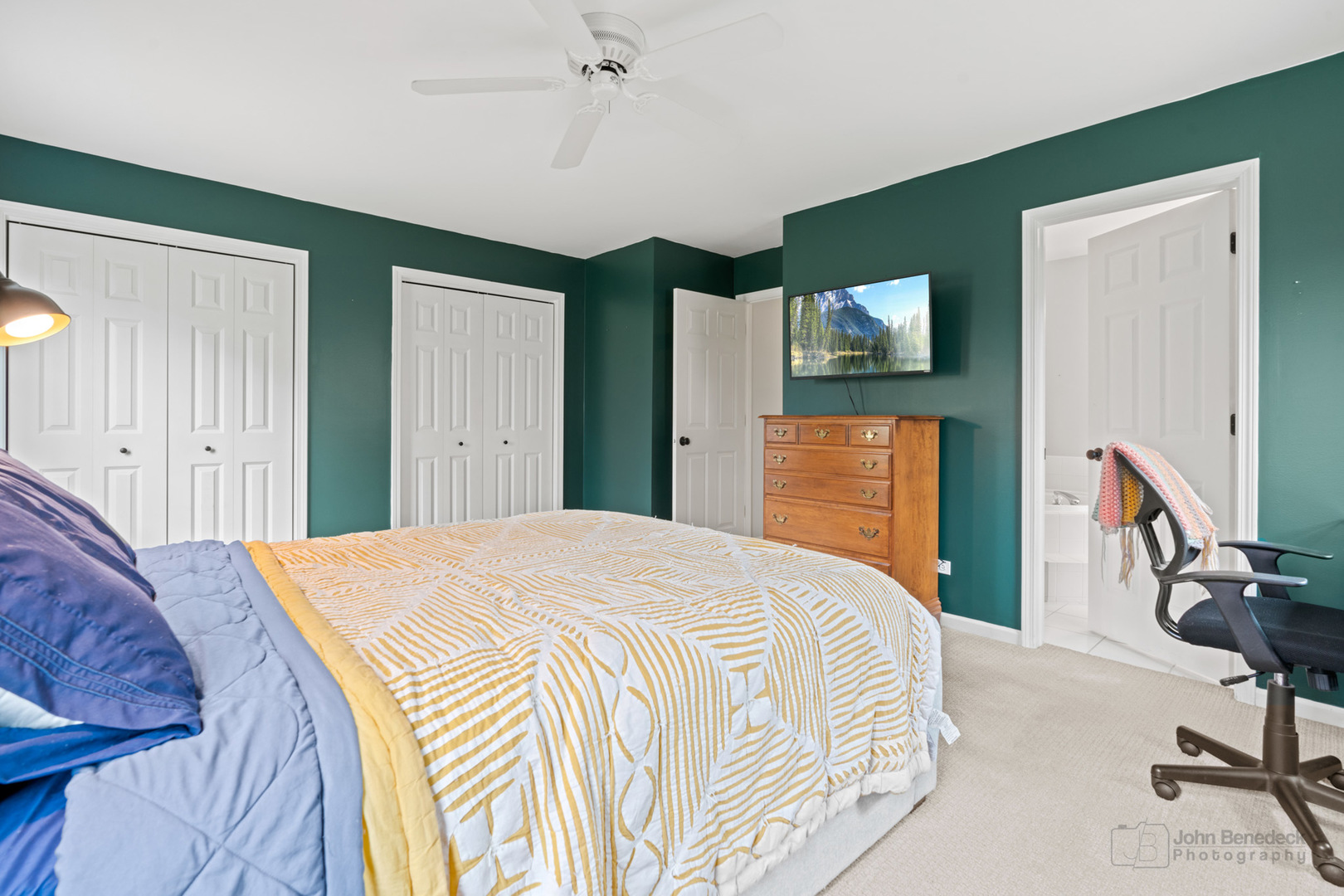 3620 Lakeview Drive Algonquin, IL 60102 - Photo 13 of 25 a bedroom with a bed a desk and chair