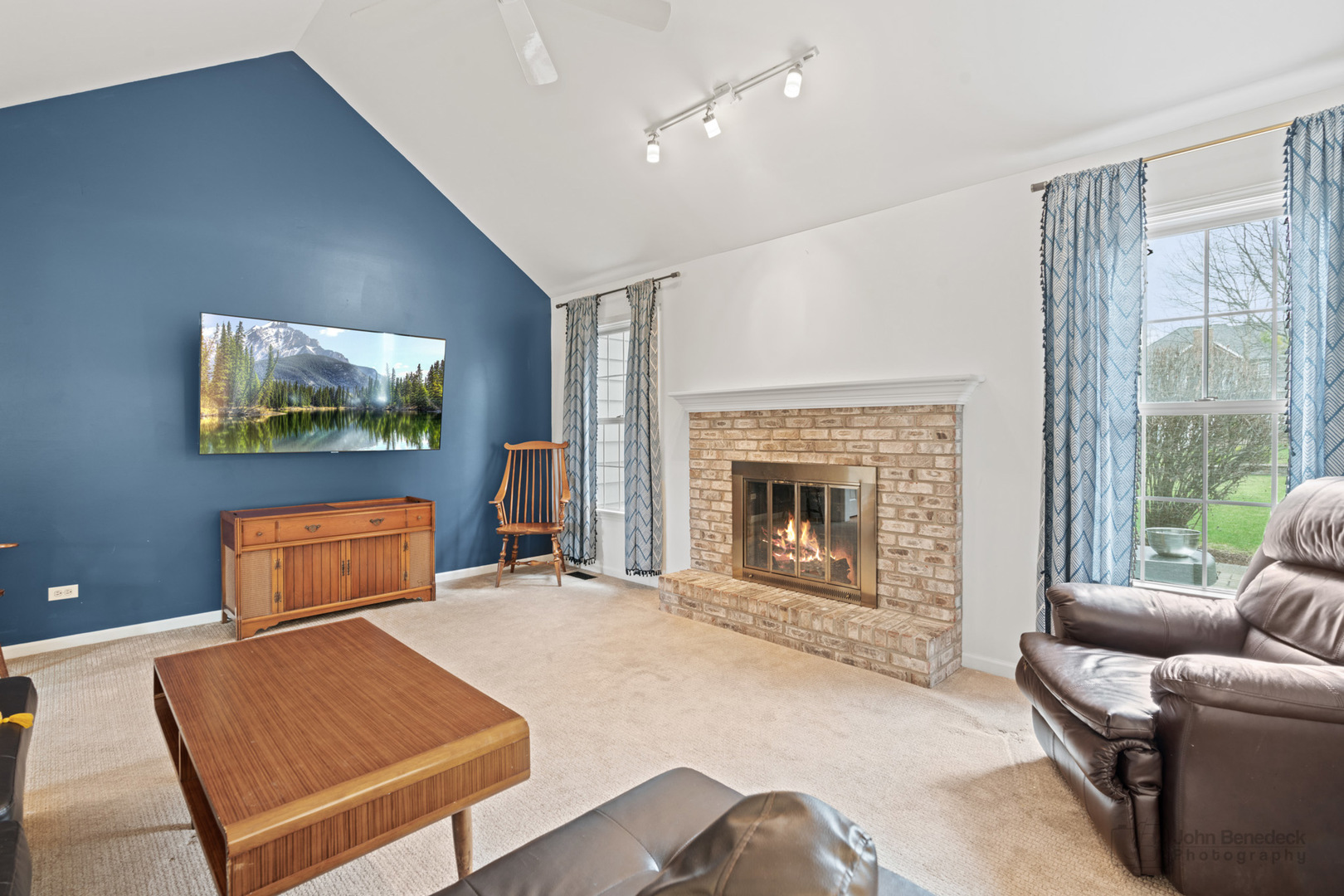 3620 Lakeview Drive Algonquin, IL 60102 - Photo 10 of 25 a living room with furniture and a fireplace