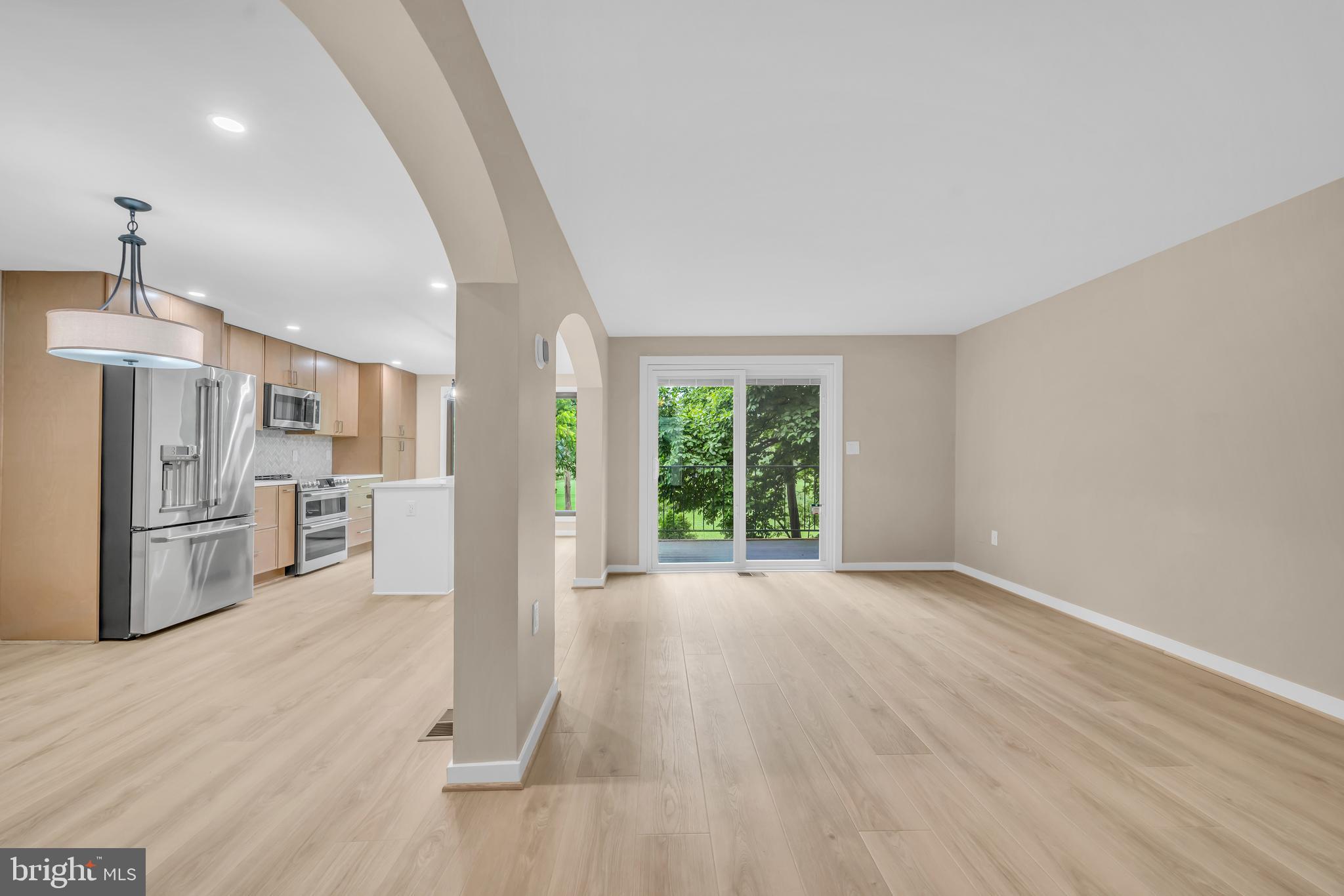 1806 North Shore Court Reston, VA 20190 - Photo 4 of 58 Spacious living/dining/kitchen open concept
