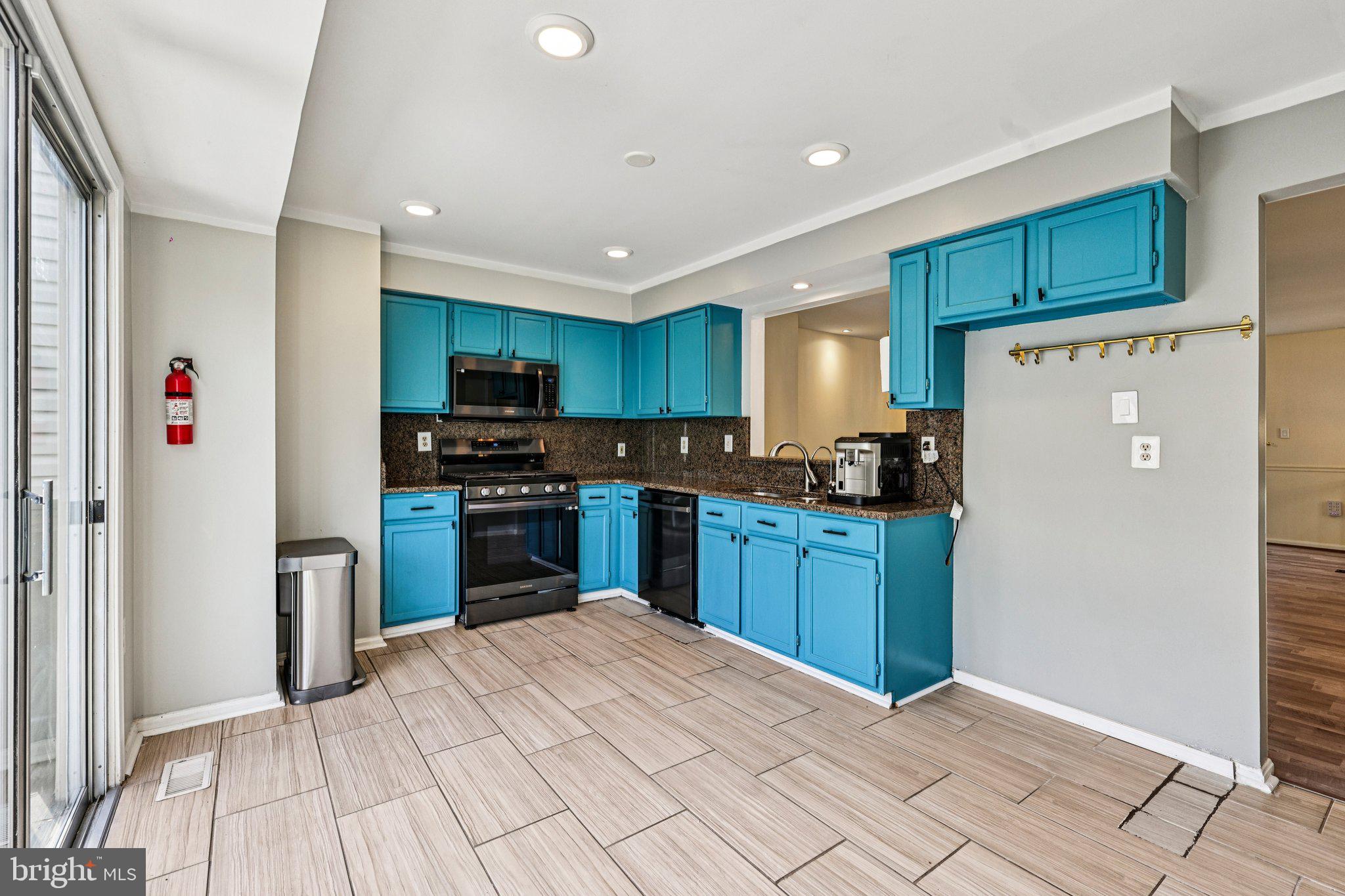 7371 St Thomas Loop Manassas, VA 20109 - Photo 9 of 31 a kitchen with granite countertop stainless steel appliances and wooden cabinets