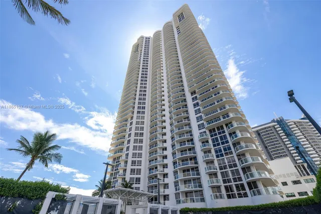 a view of a yard with plants
