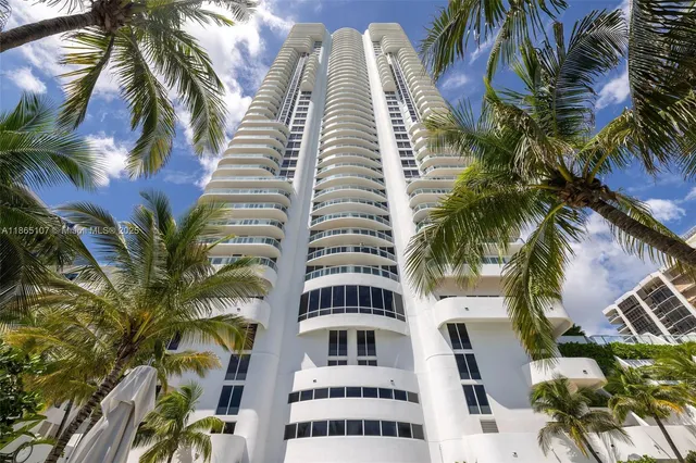 $2,899,000 | 6365 Collins Avenue, Unit 2703, Miami Beach, FL 33141