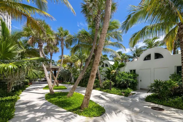 $2,899,000 | 6365 Collins Avenue, Unit 2703, Miami Beach, FL 33141