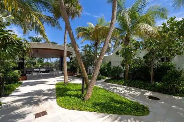 $2,899,000 | 6365 Collins Avenue, Unit 2703, Miami Beach, FL 33141