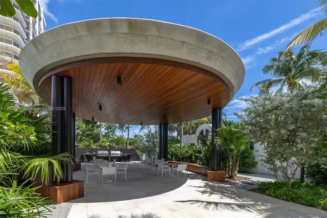 $2,899,000 | 6365 Collins Avenue, Unit 2703, Miami Beach, FL 33141