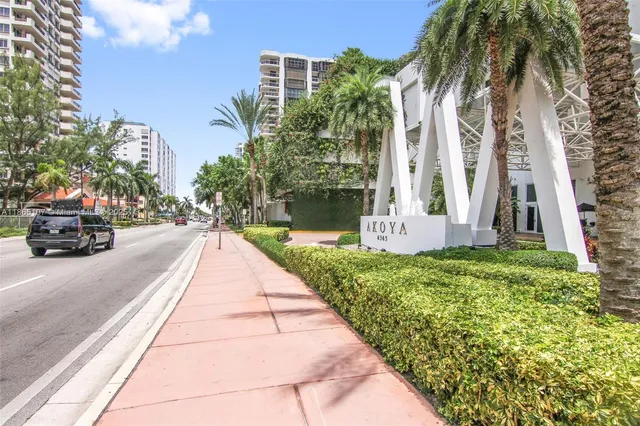 $2,899,000 | 6365 Collins Avenue, Unit 2703, Miami Beach, FL 33141