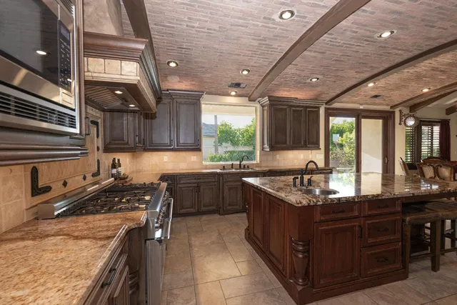 $2,247,700 | 1639 East Clubhouse Drive, Fresno, CA 93730