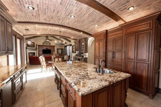 $2,247,700 | 1639 East Clubhouse Drive, Fresno, CA 93730