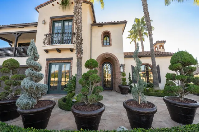 $2,247,700 | 1639 East Clubhouse Drive, Fresno, CA 93730