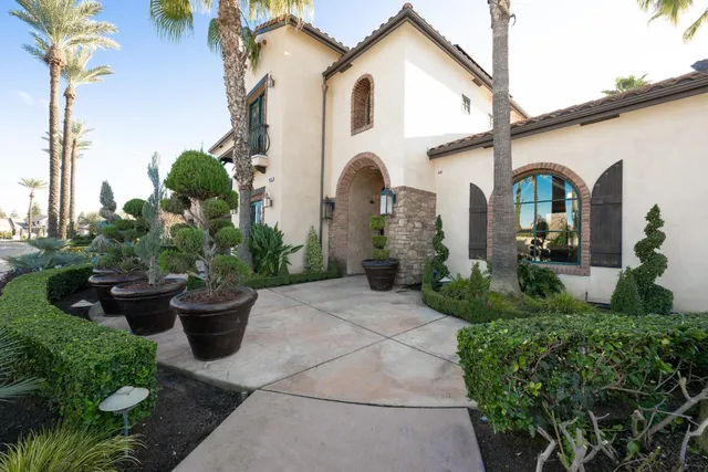 $2,247,700 | 1639 East Clubhouse Drive, Fresno, CA 93730