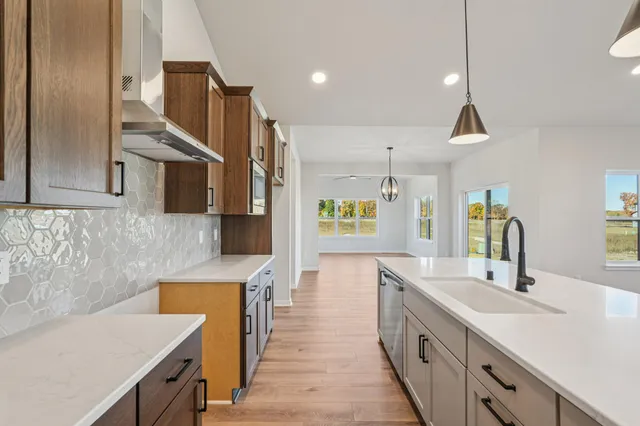 $609,900 | 465 Sandstone Street, Slinger, WI 53086