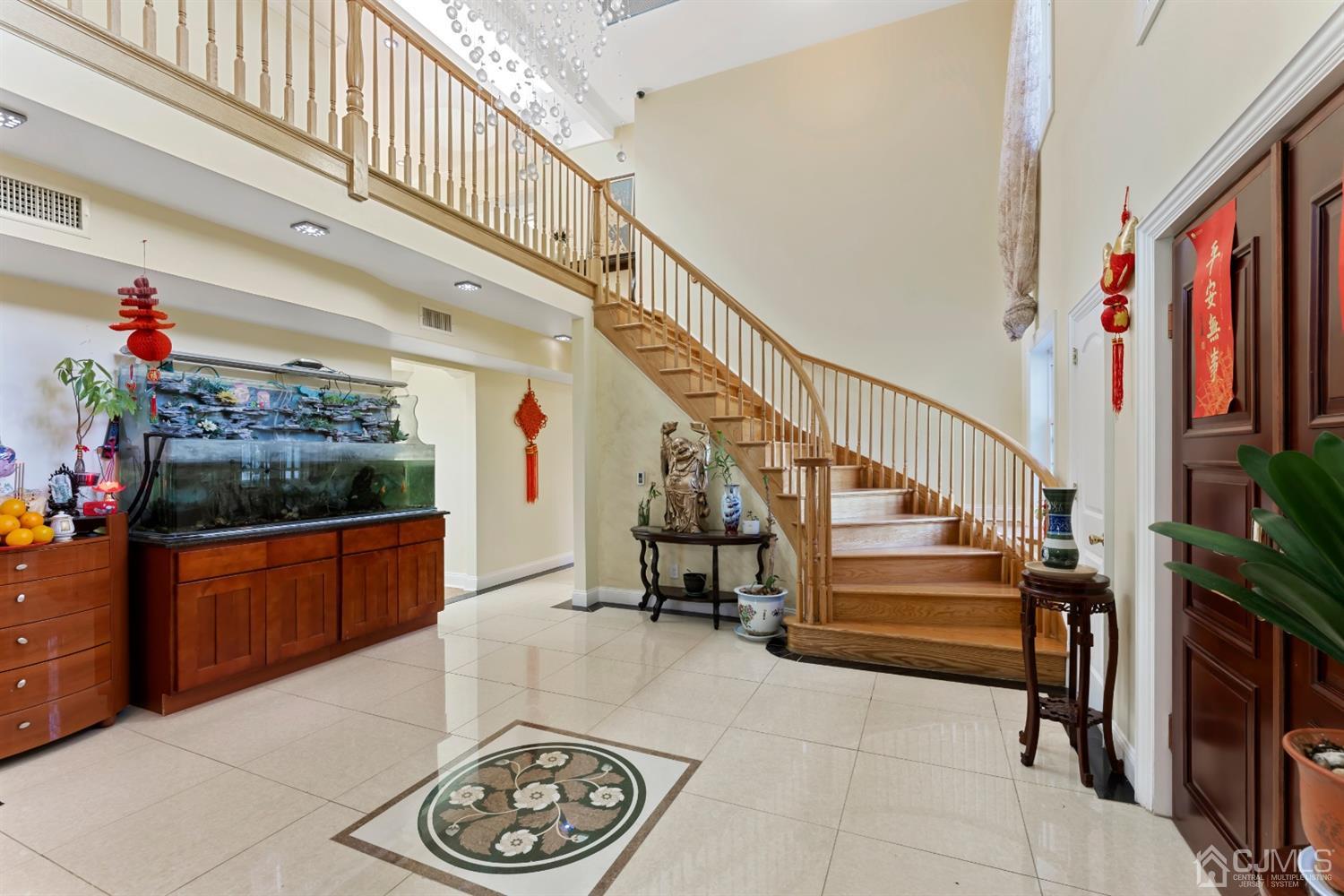 429 Plainfield Road Edison, NJ 08820 - Photo 5 of 26 a view of entryway and hall