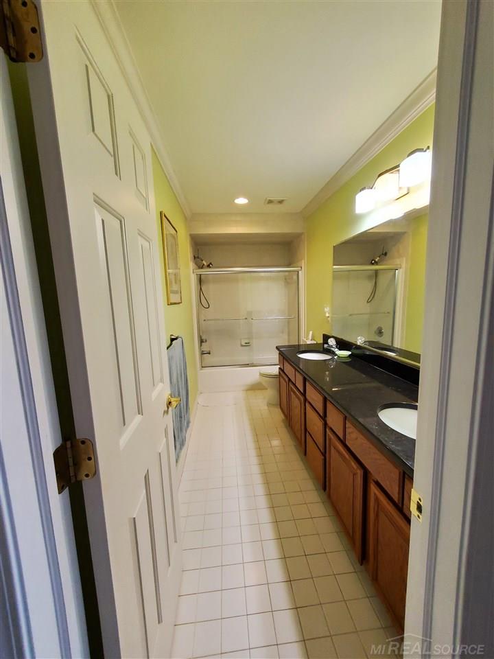 46869 West Ridge Drive Macomb, MI 48044 - Photo 41 of 48 50080942-40.JPG