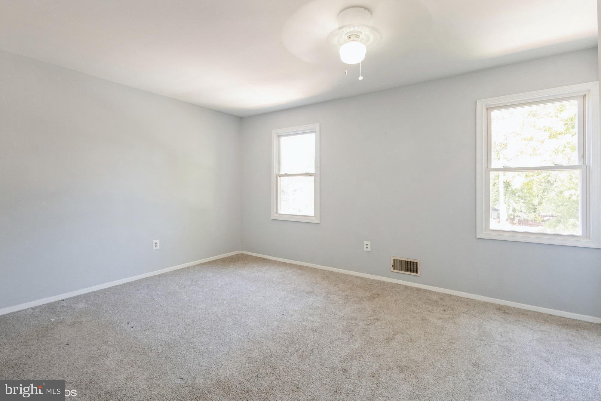 9249 Hood Road Manassas, VA 20110 - Photo 22 of 32 Primary Bedroom