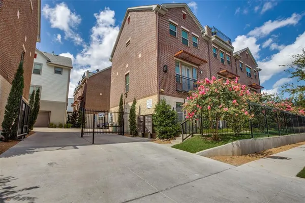 $3,248 | 4323 Dickason Avenue, Unit 30, Dallas, TX 75219