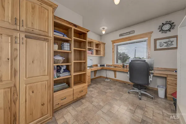 $1,300,000 | 2175 Graham Boulevard, Vale, OR 97918