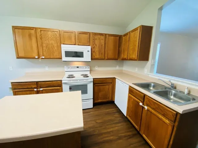 $1,650 | 124 Easy Street, Hutto, TX 78634