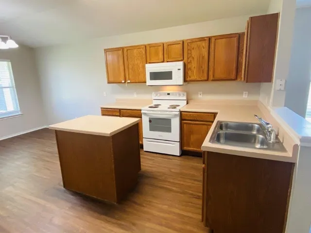 $1,650 | 124 Easy Street, Hutto, TX 78634