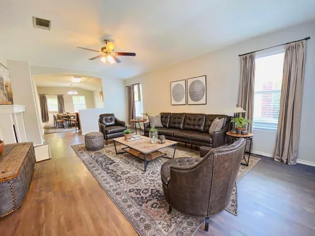 $1,650 | 124 Easy Street, Hutto, TX 78634