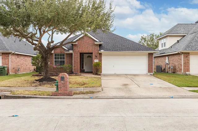 $2,050 | 18126 Stone Trail Manor Drive, Humble, TX 77346