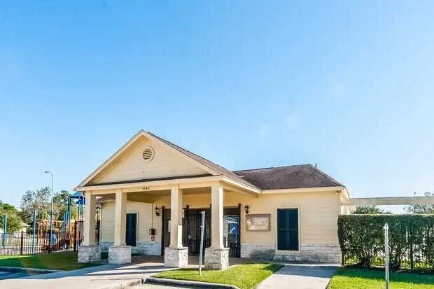 $2,000 | 18126 Stone Trail Manor Drive, Humble, TX 77346