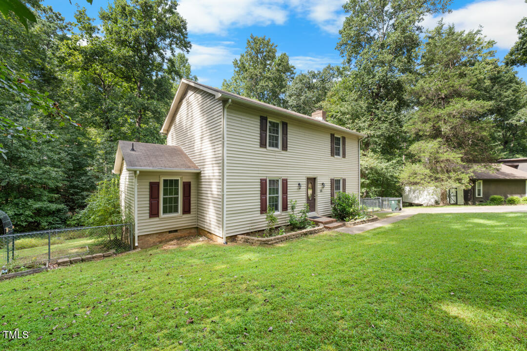 122 Stedwick Place Durham, NC 27712 - Photo 3 of 35 a front view of house with yard and green space