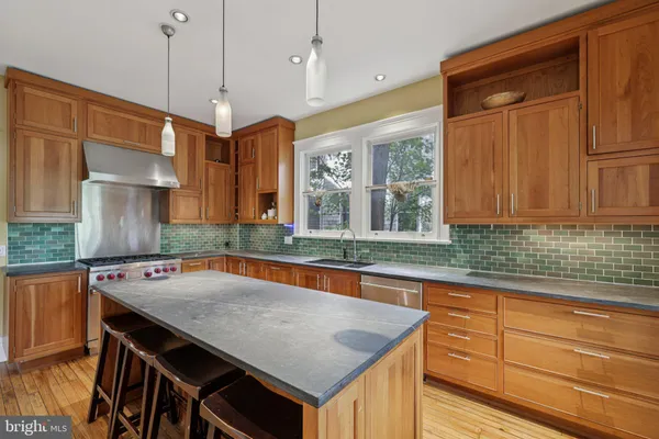 $4,750 | 101 Woodlawn Road, Baltimore, MD 21210