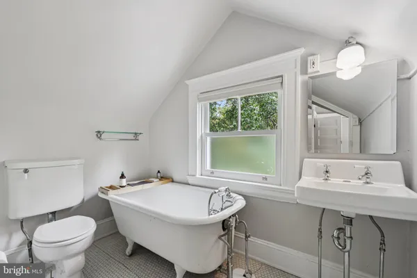 $4,750 | 101 Woodlawn Road, Baltimore, MD 21210