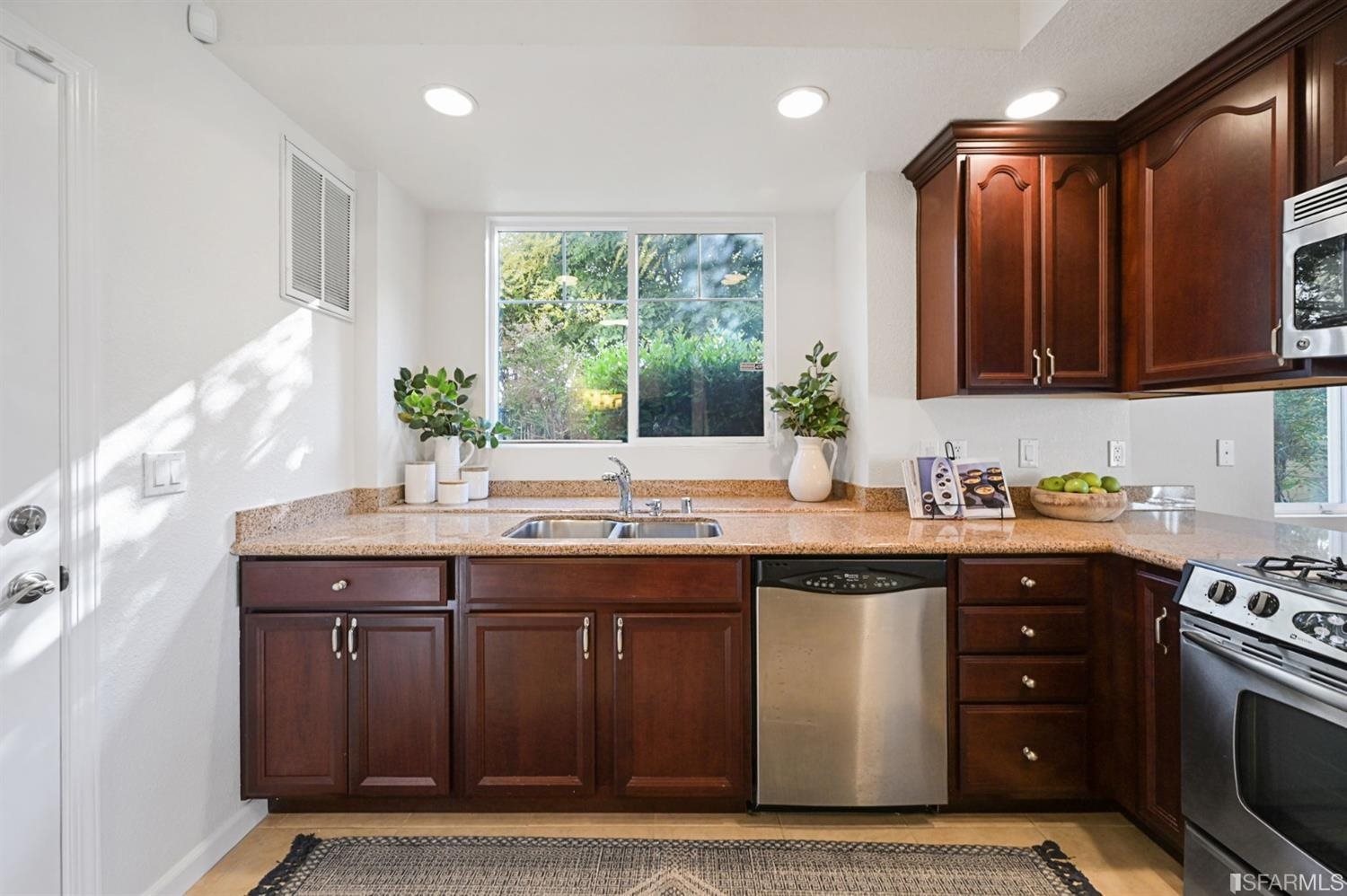 24193 Soto Road Hayward, CA 94544 - Photo 11 of 28