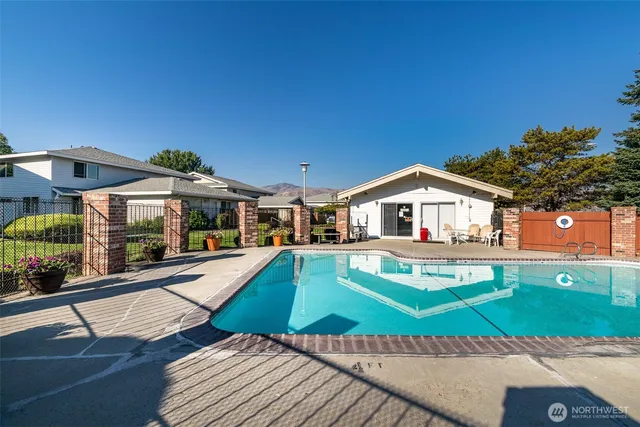 $239,900 | 100 Simon Street Southeast, Unit 40, East Wenatchee, WA 98802