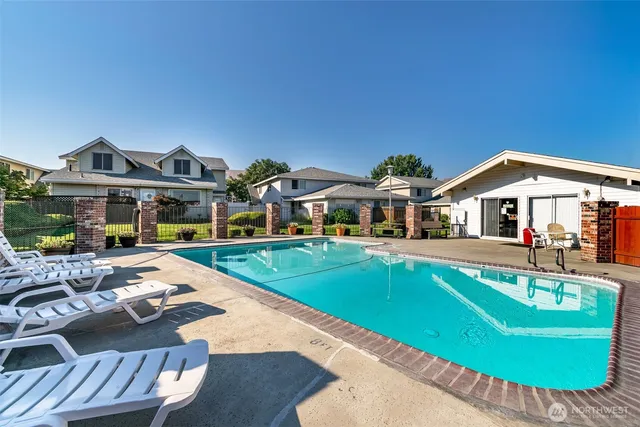 $239,900 | 100 Simon Street Southeast, Unit 40, East Wenatchee, WA 98802