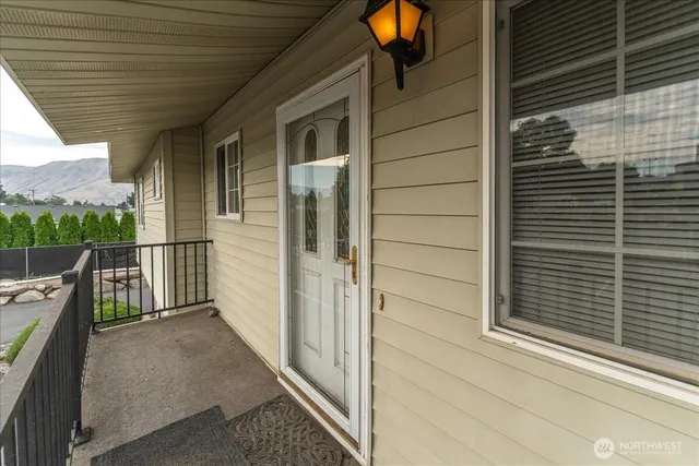 $239,900 | 100 Simon Street Southeast, Unit 40, East Wenatchee, WA 98802