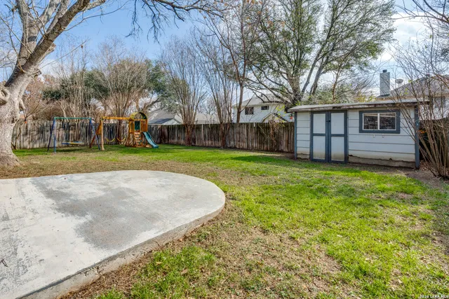 a view of a backyard with a house