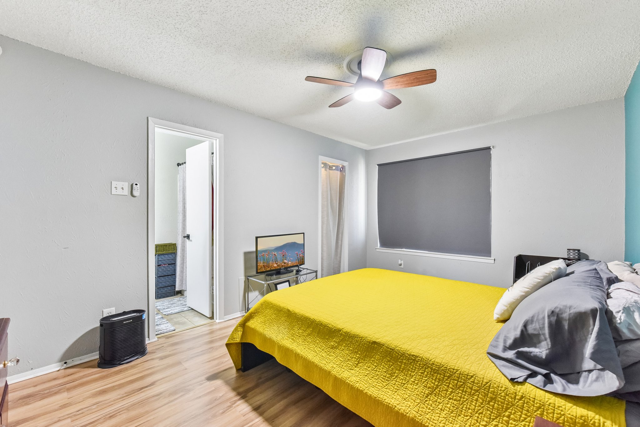9610 Covey Ridge Lane Austin, TX 78758 - Photo 12 of 22 Interior room featuring wood-finish flooring, a ceiling fan with integrated lighting, and neutral wall tones