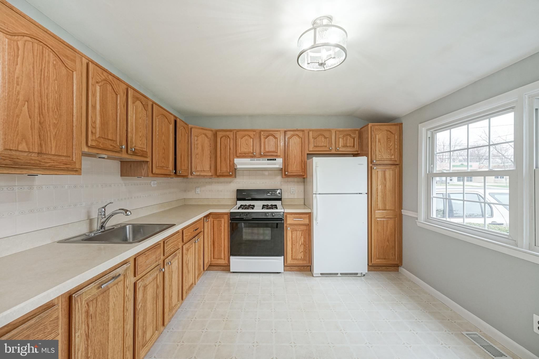 220 Georgetown Road Glassboro, NJ 08028 - Photo 4 of 25