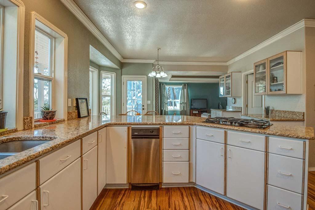 135 Ridgecrest Drive Klamath Falls, OR 97601 - Photo 11 of 39 135ridgecrest-11