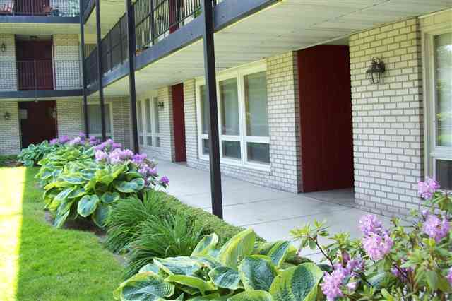4345 South Crooks Road, Unit 27 Royal Oak, MI 48073 - Photo 18 of 19 31059621-17.JPG