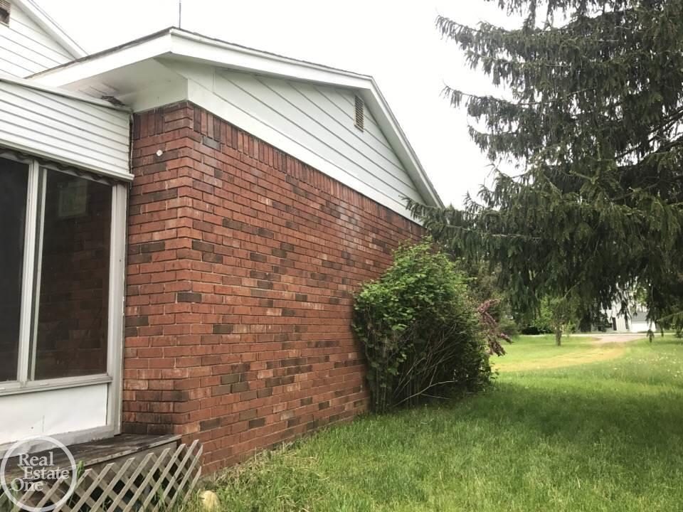 6841 Sterling Road Yale, MI 48097 - Photo 3 of 12 31320795-2.JPG