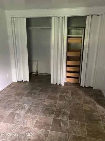 $479,900 | 326 Middle Road, Crown Point, NY 12928