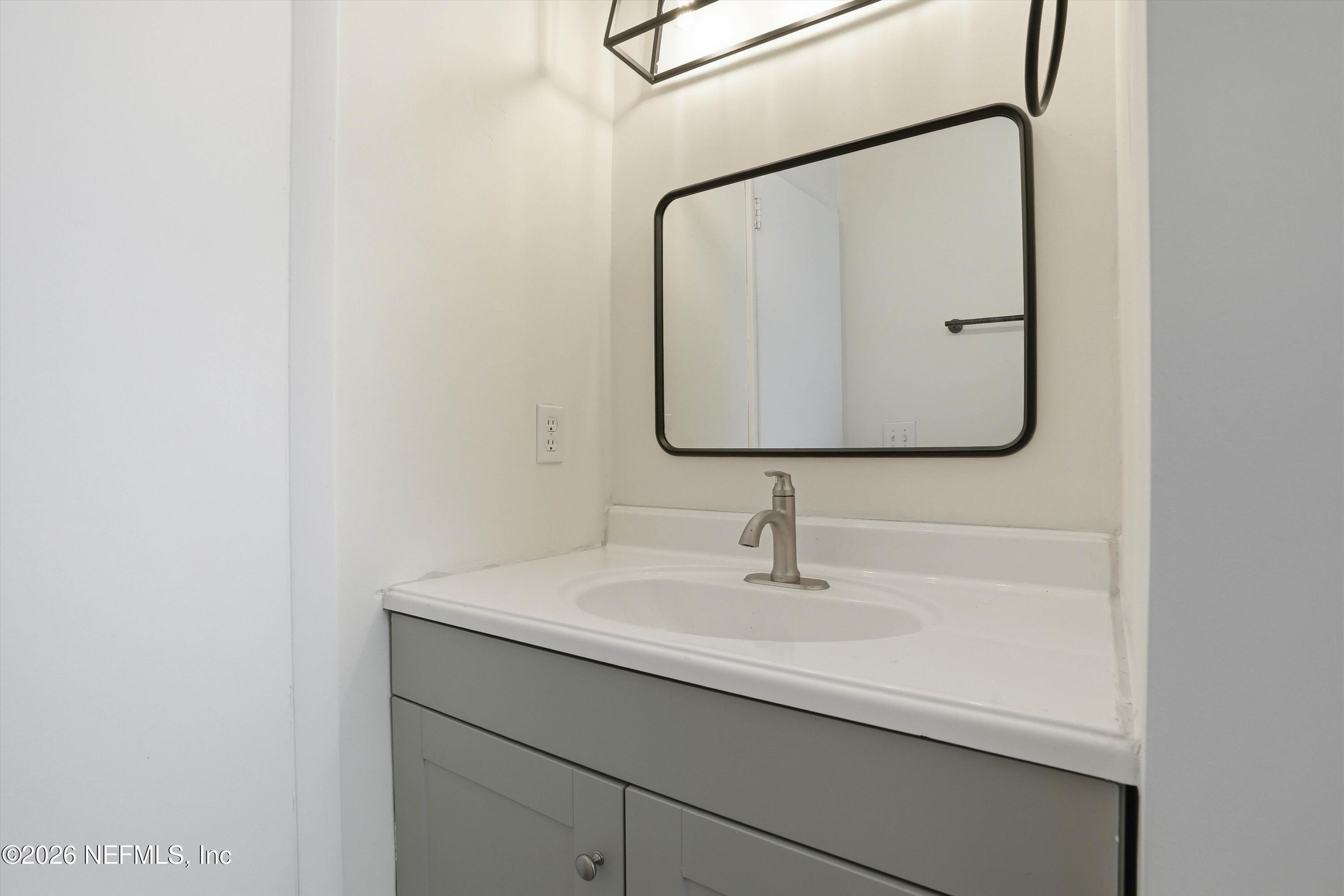 6713 Provost Road North Jacksonville, FL 32216 - Photo 20 of 23 Hall Bathroom