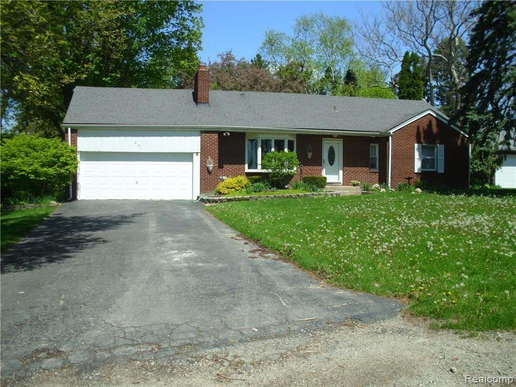 201 Barrington Road Bloomfield Hills, MI 48302 - Photo 2 of 37