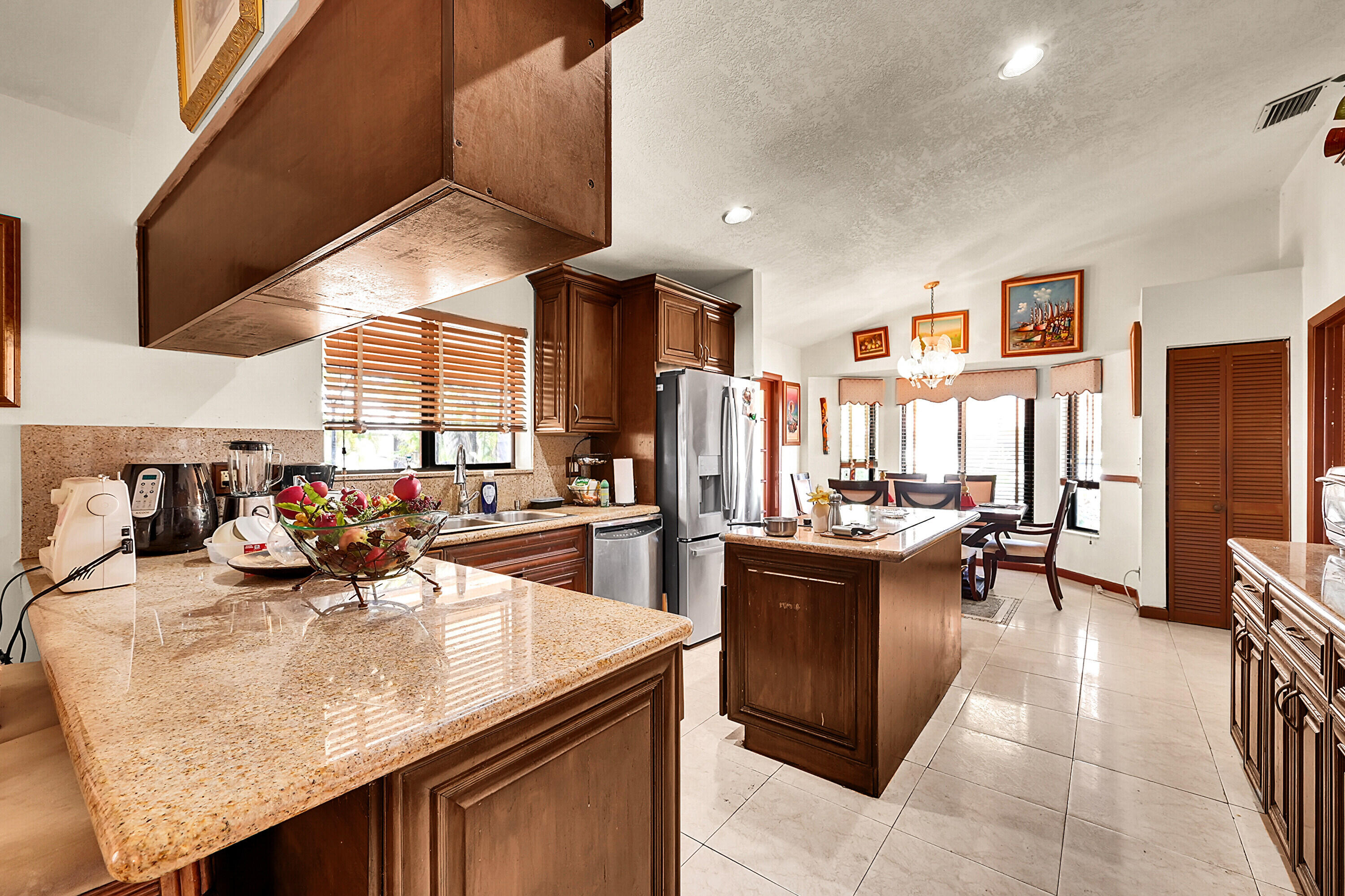 5172 Northwest 84th Road Coral Springs, FL 33067 - Photo 13 of 38 50_15_1 (10)