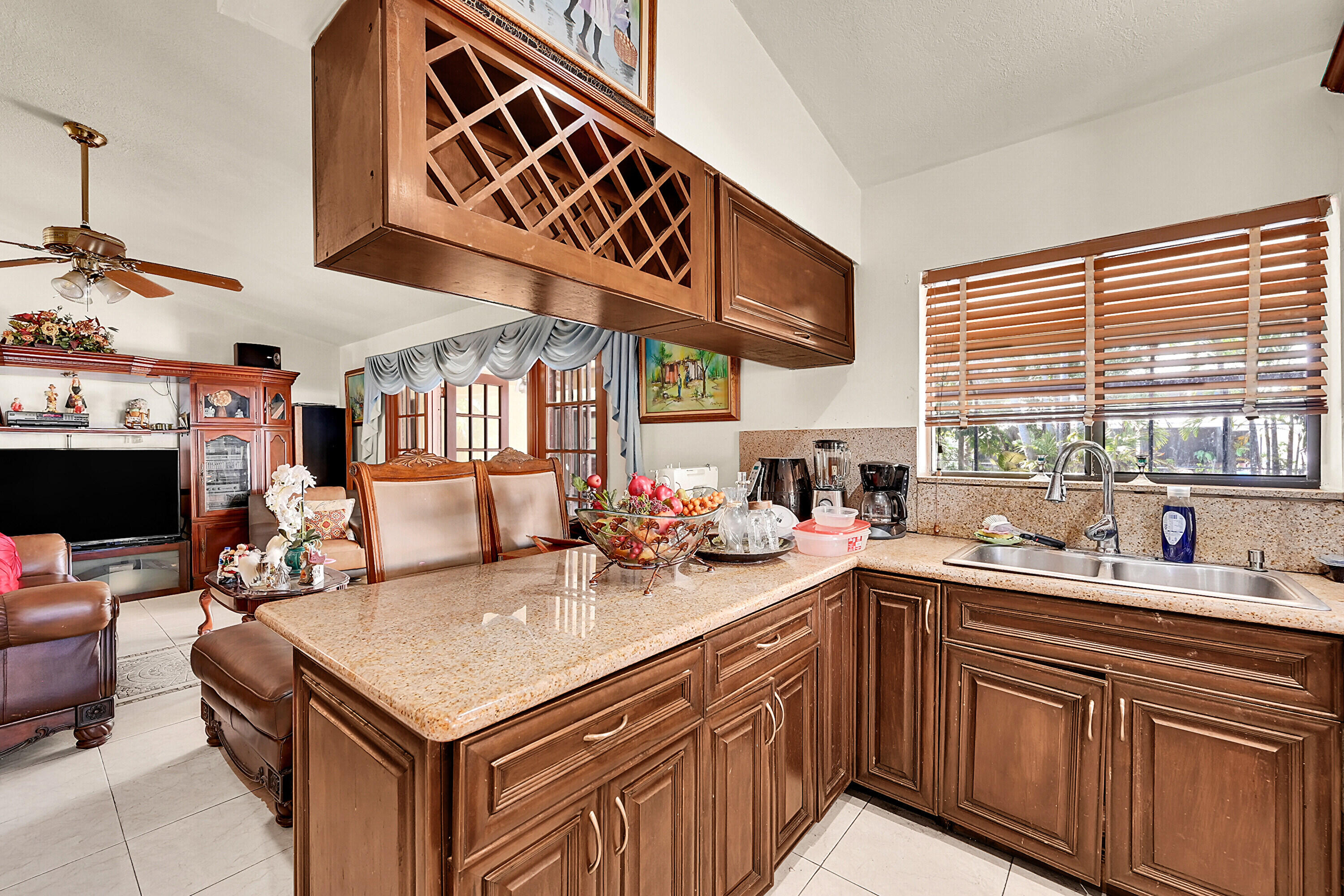 5172 Northwest 84th Road Coral Springs, FL 33067 - Photo 15 of 38 52_17_1 (12)