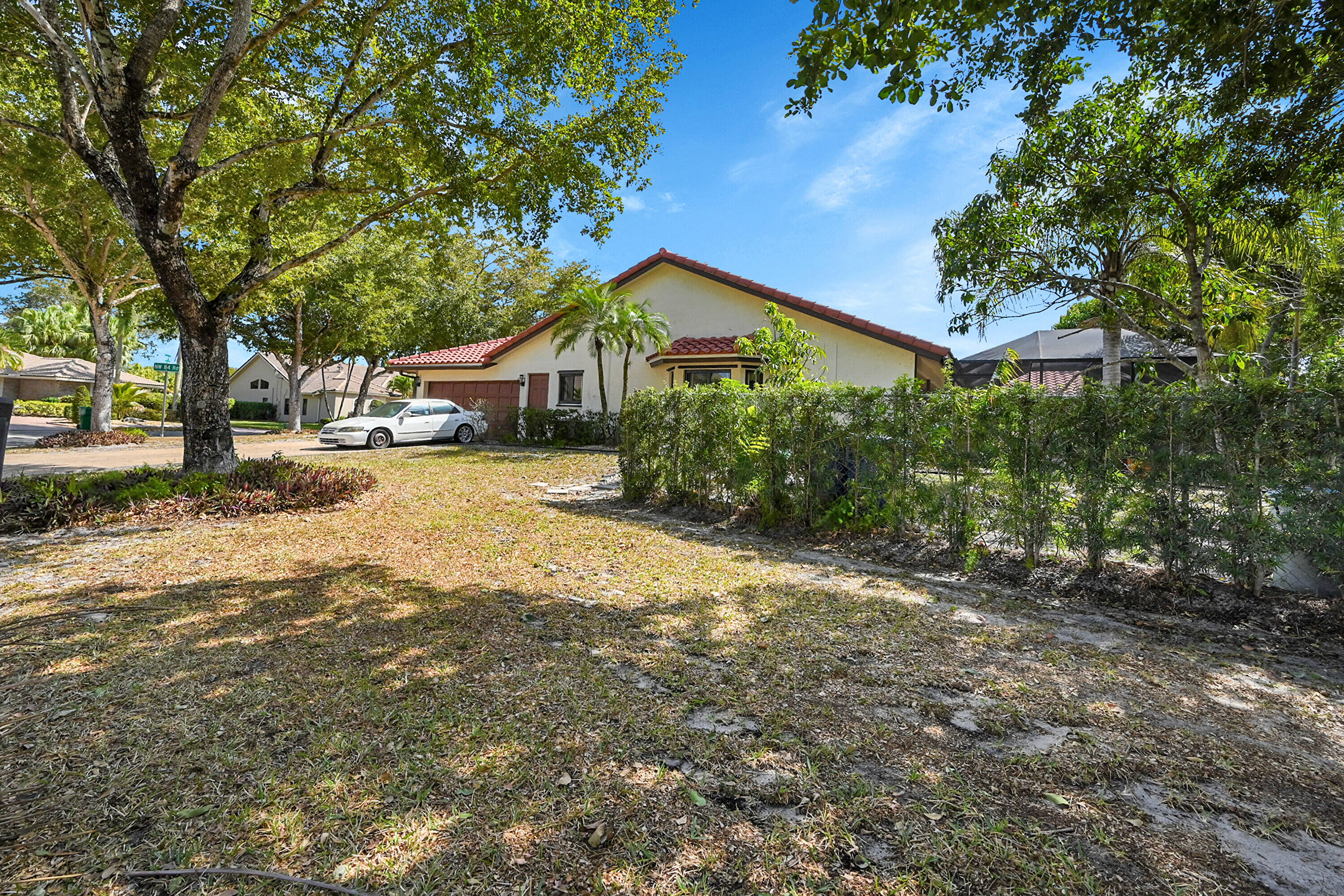 5172 Northwest 84th Road Coral Springs, FL 33067 - Photo 3 of 38 05_0 (5)