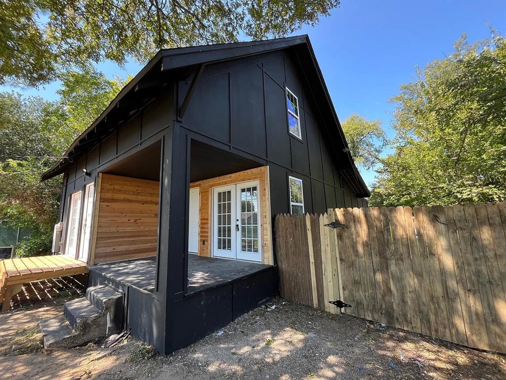 2851 Casey Street Dallas, TX 75215 - Photo 3 of 22 a front view of a house