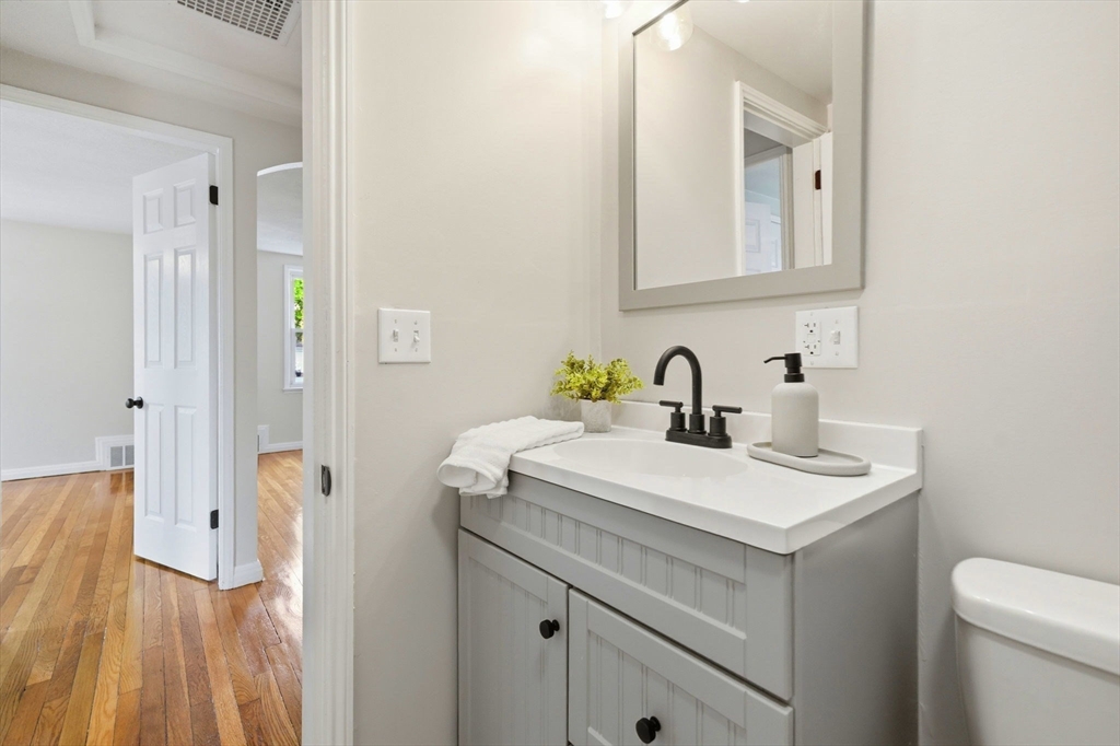 23 Gilman Street Springfield, MA 01118 - Photo 17 of 41