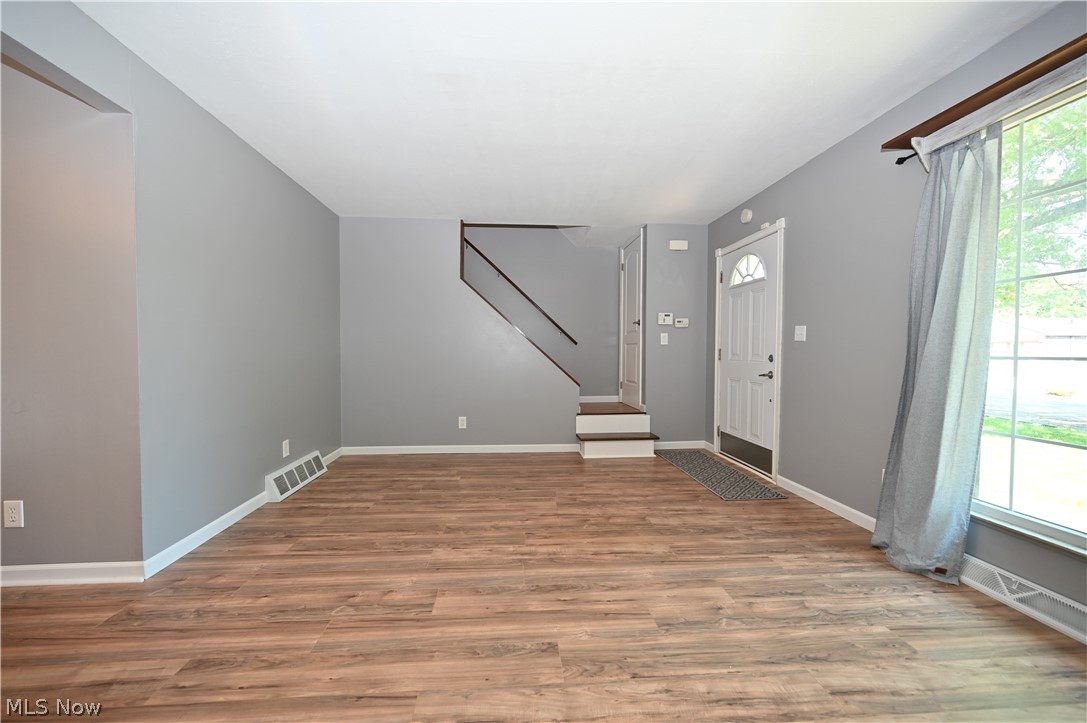 4245 New Road Austintown, OH 44515 - Photo 9 of 26 Living Room