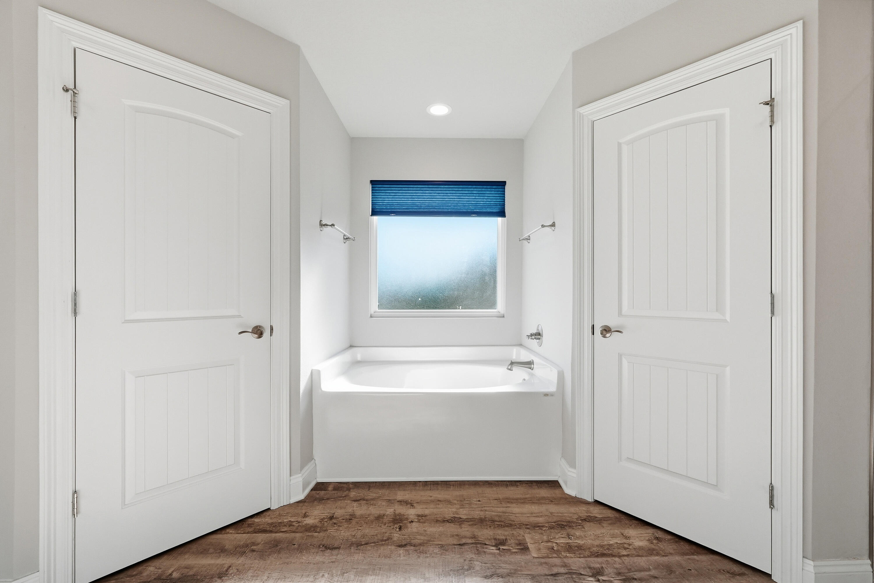 7434 Gordon Evans Road Navarre, FL 32566 - Photo 28 of 51 a bathroom with a bathtub and a sink