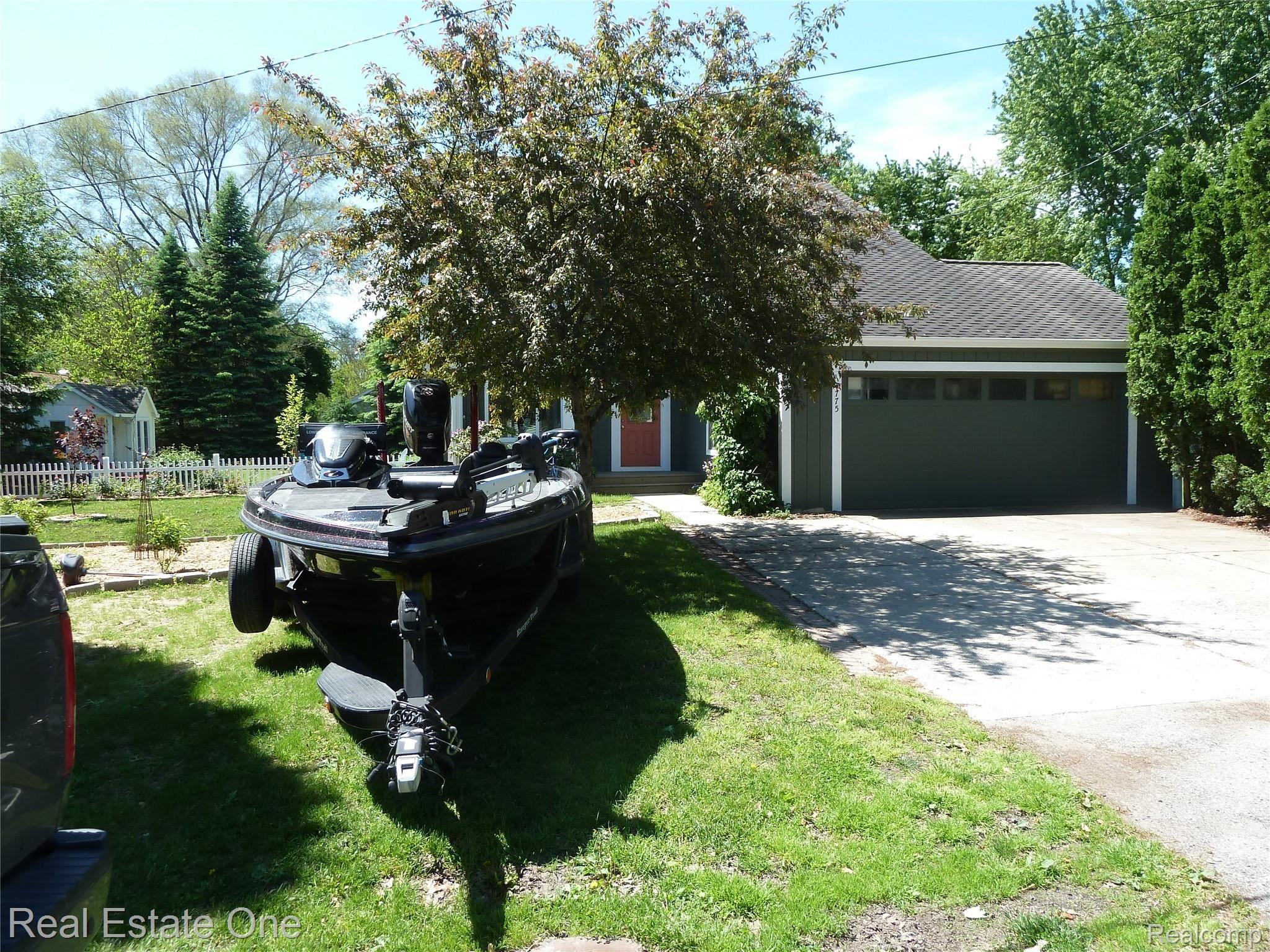 1775 Medler Road Commerce Township, MI 48382 - Photo 24 of 36 Room for a boat next to the driveway. Save on Storage fees.